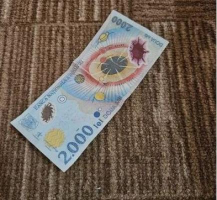 Cu cât a ajuns acum să se vândă celebra bancnotă emisă de BNR cu eclipsa de soare, în 1999