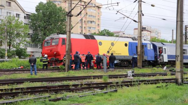 O clipă de neatenţie i-a adus sfârşitul unui bărbat de 59 de ani din Iaşi. A fost acroşat mortal de un tren în timp ce traversa calea ferată
