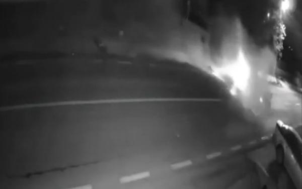 Tânăr de 21 de ani, mort în Constanţa, după ce a pierdut controlul volanului şi a intrat cu maşina în stâlp. Medicii s-au chinuit minute în şir să-l salveze