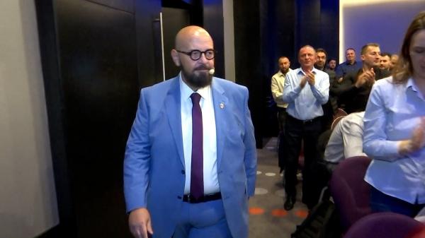 Tacticile candidaţilor pentru a câştiga Primăria Capitalei. Piedone spune că Marcel Ciolacu i-a promis "funcţii politice, pentru mine, pentru familia mea"