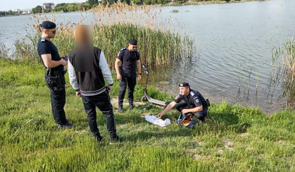 Tânăr, depistat în timp ce se droga pe malul unui lac din Bacău. Cum s-a apărat în faţa jandarmilor când a fost prins în fapt