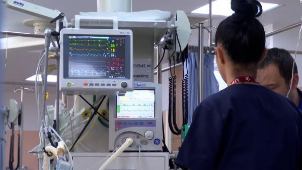 Femeie moartă în urma unei endoscopii la un spital privat din Craiova. Medicul care a operat-o era deja acuzat de malpraxis şi nu mai avea voie să intre în sală
