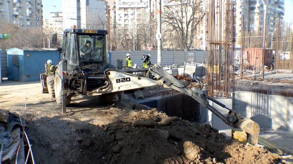 România, la un pas de criză pe piaţa muncii. Între 30 şi 50 la sută dintre muncitorii asiatici ar putea pleca de la noi în Occident