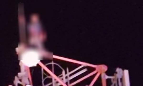 Ucraineanul care s-a urcat pe turnul de telecomunicaţii din Baloteşti, după o ceartă cu familia, a fost prins. Bărbatul coborâse să-şi ia ţigări