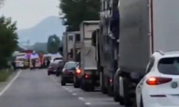 A adormit la volan, a intrat pe contrasens şi a izbit frontal o maşină, în care o fetiţă de 3 ani şi-a dat ultima suflare. Tragedie în Satu Mare