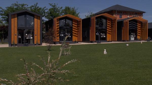 Cum arată locuinţa modulară de 33.900 de euro. Are dormitor la etaj, baie şi living