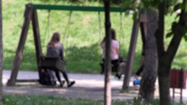 Două minore din Severin, violate de tatăl vitreg. Ororile au rămas ascunse de mama fetelor până când una dintre ele a născut