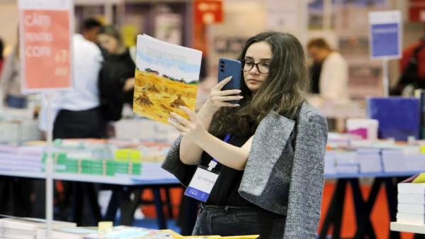 Cărțile care se vând ca pâinea caldă la Bookfest 2024: "Bărbaţii n-au fost lăsați la urmă"