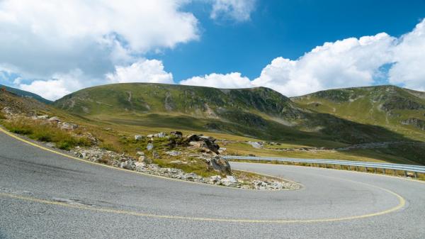 Restricții de trafic pe Transalpina, după redeschidere. Cum se circulă pe cea mai spectaculoasă șosea din țară