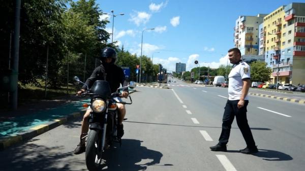 Regula numărul 1 care face diferenţa între viaţă şi moarte pentru motociclişti. Ghid de conducere defensivă