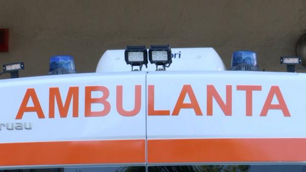 Adolescentă din Galați, în stare gravă după ce a născut prematur acasă. Ar fi intrat în travaliu după ce a fost bătută de tată. Bebelușul a murit lângă ea