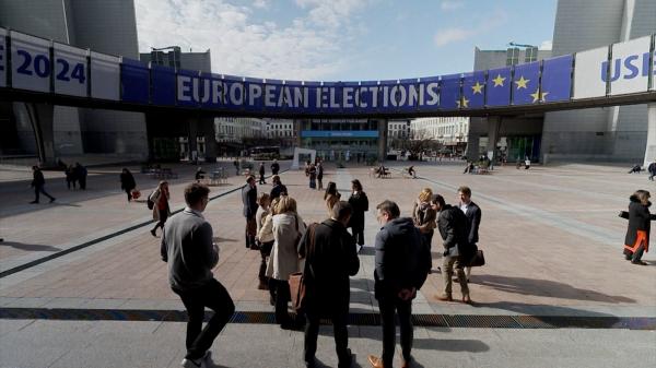 Cu 2 zile înainte de alegerile europarlamentare, mai puţin de 50% dintre români cred că apartenenţa României la UE e un lucru bun