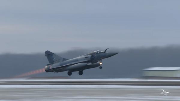 Franţa devine cel mai important aliat european al Ucrainei: avioane Mirage şi ajutor de peste 600 de milioane de euro. Rusia: Franţa e pregătită de război