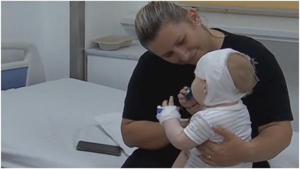 Intervenţia medicală care i-a redat auzul lui Rareş la doar 8 luni. Părinţii au suportat singuri operaţia: "A fost groaznic"