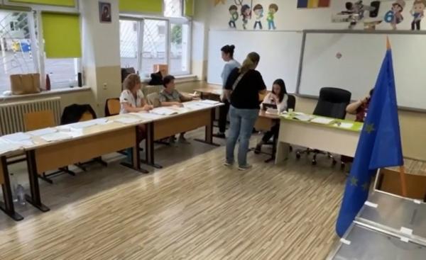 Peste 9 milioane de români şi-au ales primarii. Cum s-a votat în marile oraşe şi cum au reacţionat principalii candidaţi