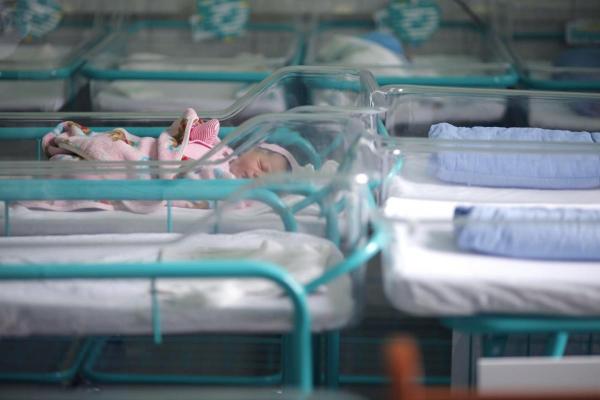 A doua bancă de lapte matern din România va funcţiona la Sibiu. Bebeluşilor născuţi prematur, le poate salva viaţa