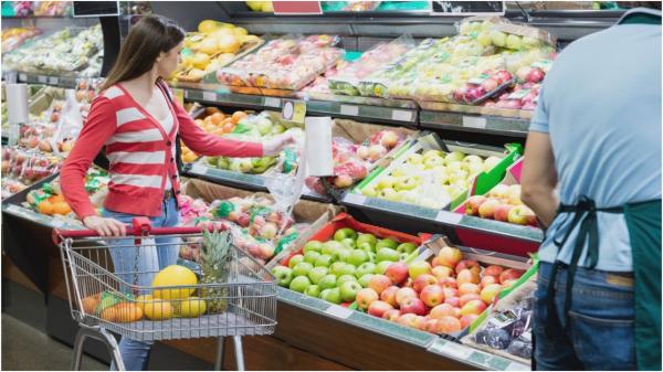 Ce alimente să consumăm și ce nu, pe timp de caniculă. Sfaturile specialiștilor