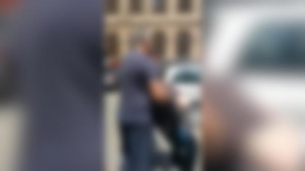 Imagini revoltătoare de la IML Cluj. Persoane cu dizabilităţi, obligate să aştepte în caniculă pentru reevaluarea certificatului de handicap