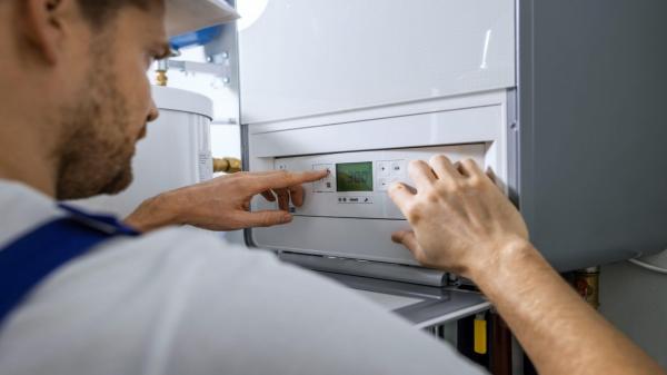 Cât vor plăti în plus la gaze românii cu centrale de apartament, după interzicerea lor