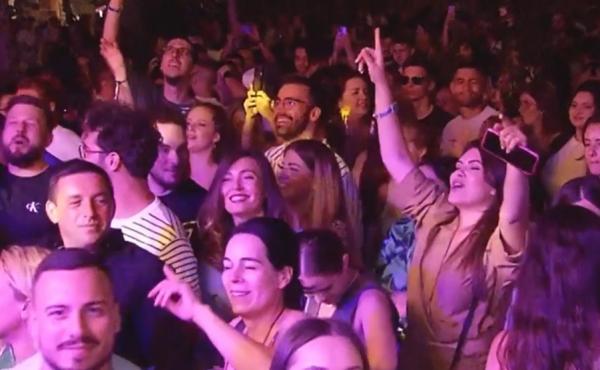 Nostalgia 2024. A doua zi de festival a venit cu zeci de surprize pentru nostalgici. La intrare, toată lumea a semnat "condica"