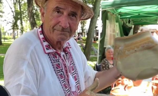 Obiectele ca pe vremea bunicilor care se vând bine și azi. Sunt confecționate după o tehnică veche de 2.000 de ani