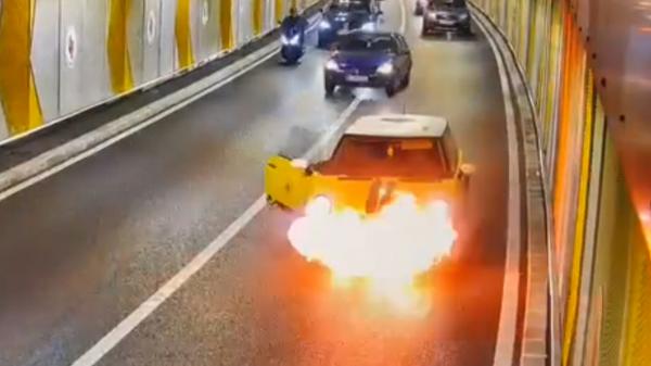 Canicula poate transforma maşinile în adevărate bombe pe roţi. Cum putem preveni o catastrofă şi cum se lasă vehiculul "să se răcorească"