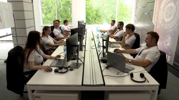 Gigantul german din industria auto care a deschis un centru în România. Are câteva sute de angajaţi, dar va angaja mii de români