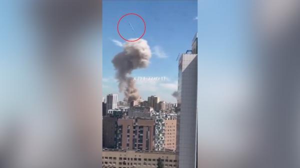 Momentul în care o rachetă loveşte spitalul de copii din Kiev. Rusia şi Ucraina se acuză reciproc: "Este o crimă de război"