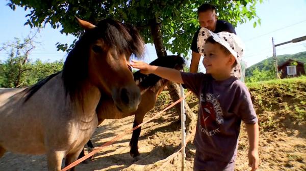 Afacere de succes născută din amintiri din copilărie. Experienţa costă 150 de lei pe zi