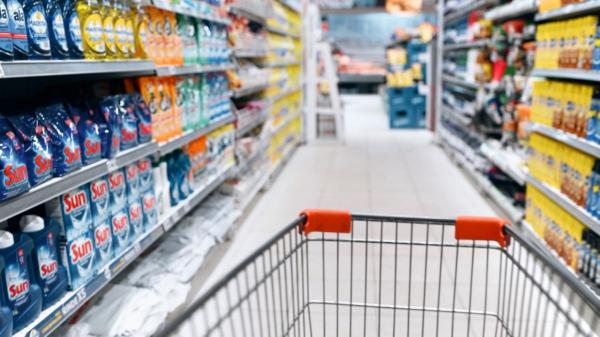 Topul scumpirilor în 2024: serviciile poştale, medicamentele şi detergenţii au avut cele mai mare creşteri de preţ