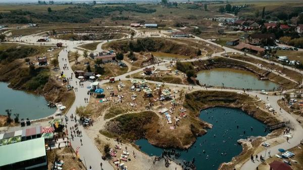 Litoralul Ardealului, locul din România care atrage de la an la an tot mai mulţi turişti: "E mai tare decât la mare"