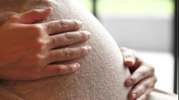 Natalitate tot mai scăzută în România. Motivele pentru care cuplurile tinere nu vor să aducă pe lume un copil. Avertismentul medicilor