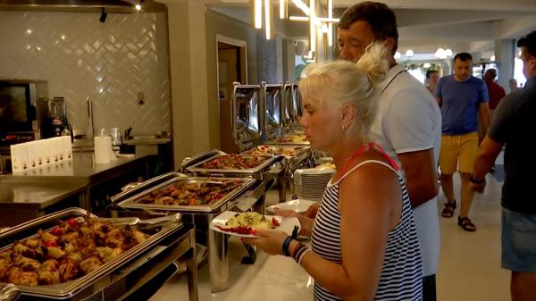 Cât a ajuns să coste o noapte de cazare pe litoral la un hotel de patru stele cu all inclusive