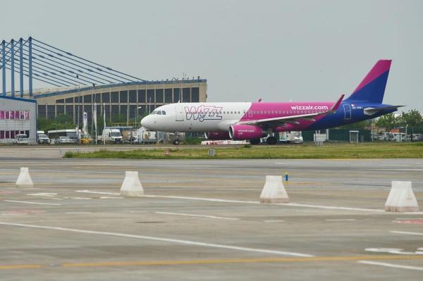 Zboruri Wizz Air afectate de pana IT. Pasagerii, chemaţi cu cel puţin trei ore înainte la aeroport