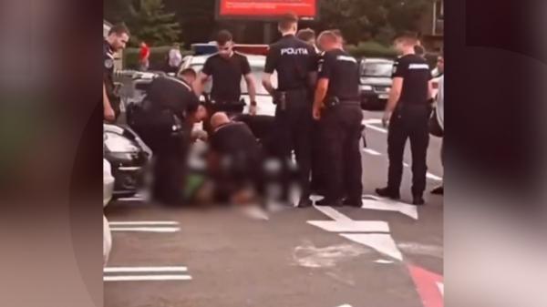 Scandal în parcarea unui hypermarket din Satu Mare. Un bărbat şi două femei s-au luat la bătaie