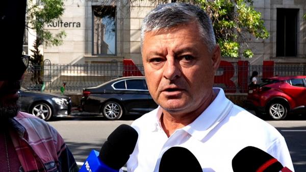 Primarul "Şpăguţă" a venit din vacanţă, direct la DNA. Mita uriaşă primită de la Iulian Dumitrescu