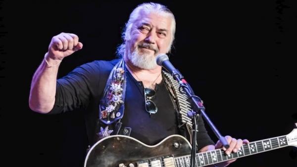 "Nicu Covaci a murit luptând". Fondatorul legendarei trupe Phoenix, plâns de foşti colegi, artişti şi politicieni