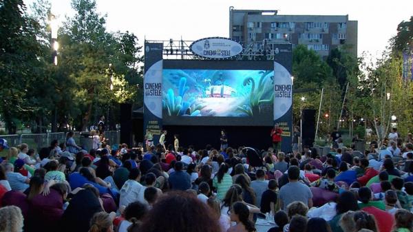 Cinema în aer liber. Bucureştenii vor putea să vadă mai bine de 50 de filme în parcuri. Unde vor fi proiecţiile