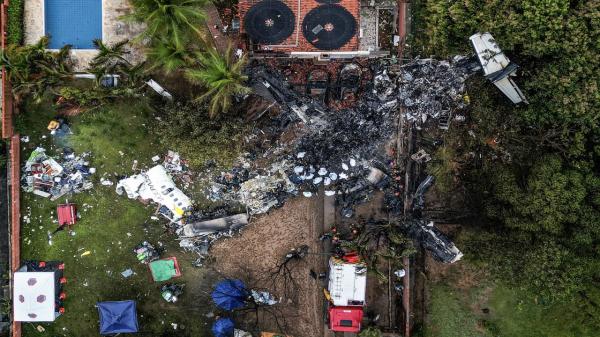 Momentul în care avionul cu 61 de pasageri se prăbuşeşte, în Brazilia. Pasagerii care au ratat îmbarcarea în cursa morţii: "Mi-a salvat viaţa!"