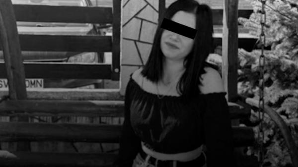 Adolescentă de 18 ani, găsită spânzurată de clanța ușii, în Suceava. Fata ar fi avut o relație abuzivă cu şeful Poliţiei din Broşteni