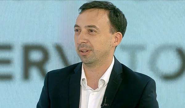 De ce ne uităm cu nostalgie la vacanţele copilăriei. Sociolog: Împrumutăm starea emoţională de altădată