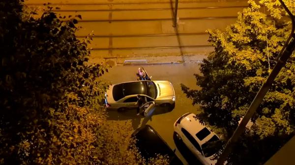 S-a urcat fără permis la volan și a fost urmărit de poliție. Timișoreanul a făcut apoi schimb de locuri cu fata din dreapta, crezând că o să scape