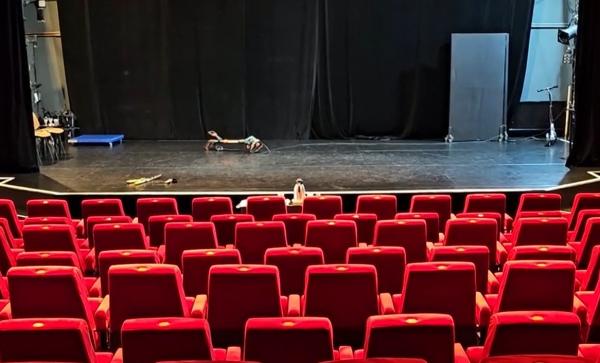 Cum a ajuns o superstiţie să modifice structura sălilor unui teatru din Sibiu. Unii spectatori nici nu voiau să audă