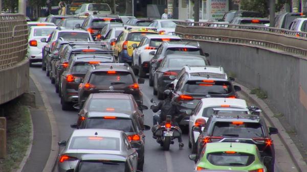 Comparaţie între traficul din Bucureşti înainte şi după începerea şcolii