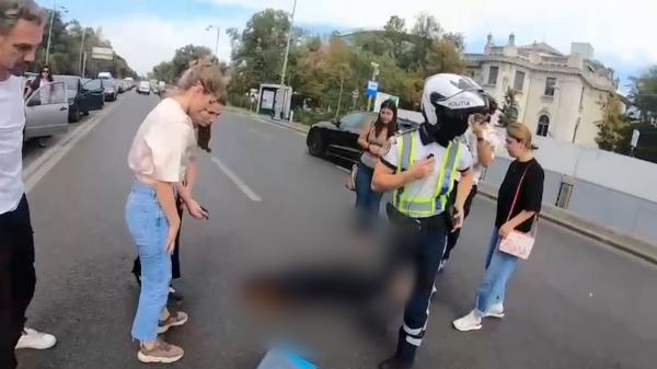 Unde se grăbea poliţistul de la Rutieră care a lovit în plin o femeie pe trecerea de pietoni. A fost deja deschis dosar penal