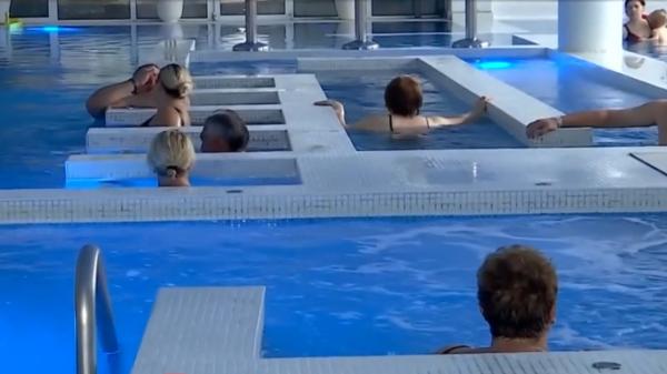 Toamna, la mare: când vremea alungă turiştii de pe plaje, e aglomeraţie în centrele SPA din hoteluri. Care sunt preţurile