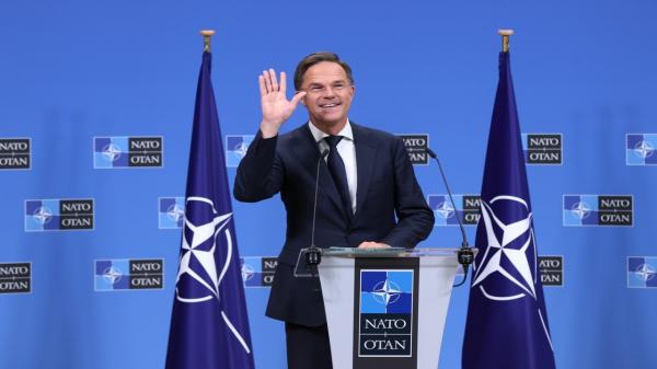 Cine este Mark Rutte, noul șef NATO. E necăsătorit, fără copii, stă într-o casă modestă din Haga și conduce un Saab vechi