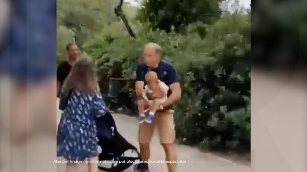 Fetiţă de un an, atacată într-un parc din Barcelona de un necunoscut. Momentul îngrozitor, sub ochii părinţilor ei