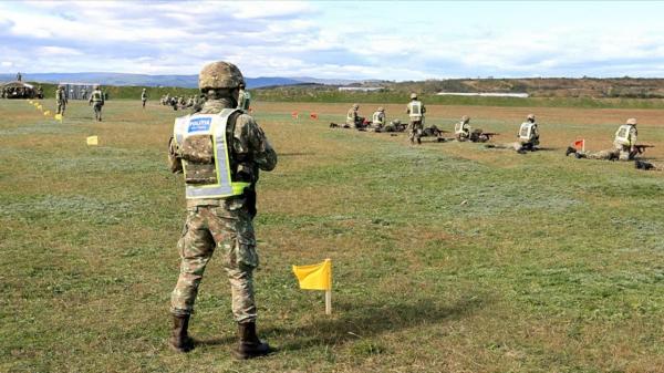 Cum arată un antrenament al rezerviştilor din Buzău, care nu au mai ţinut o armă în mână de 30 de ani