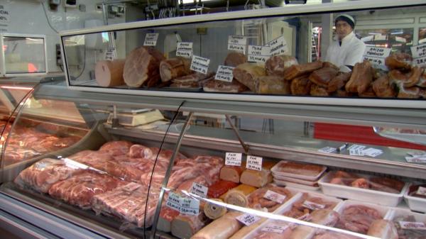 Fabricile din România aduc carne de porc din Chile, de la 13.000 de km. Cu cât cumpără kilogramul